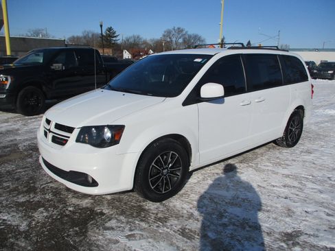 Used 2019 Dodge Grand Caravan GT image 3