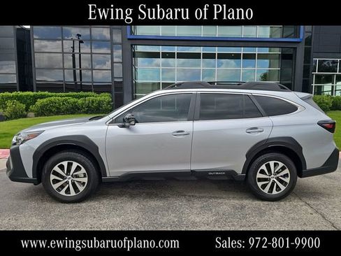 Used 2025 Subaru Outback Premium image 2