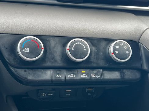 Used 2021 Hyundai Elantra SE image 19