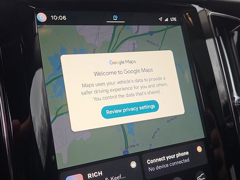 Used 2025 Volvo XC60 T8 Plus w/ Climate Package image 10