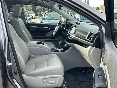 Used 2019 Toyota Highlander Limited Platinum image 28