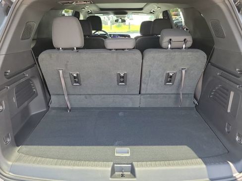 Certified 2026 Chevrolet Traverse LT w/ Sun and Wheel Package FWD image 11