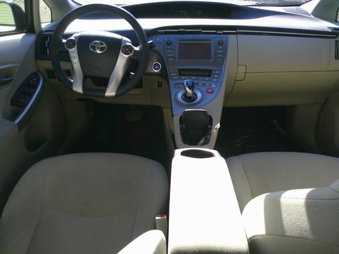 Used 2015 Toyota Prius Two image 33