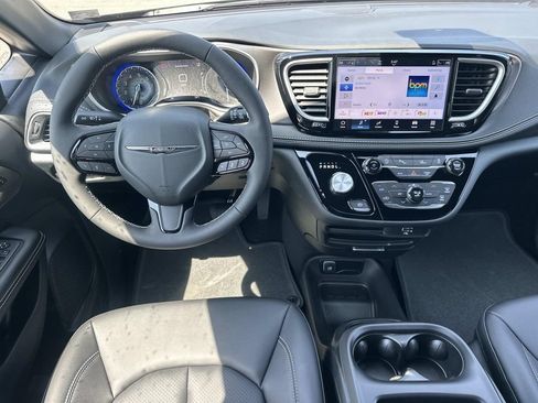 New 2026 Chrysler Pacifica Select w/ S Appearance Package FWD image 18