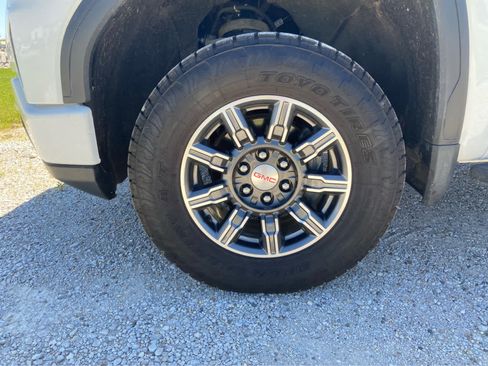 Used 2024 GMC Sierra 1500 AT4 w/ AT4 Premium Package AWD/4WD image 16