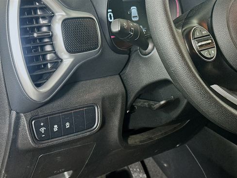 Used 2025 Kia Soul LX w/ LX Technology Package image 17