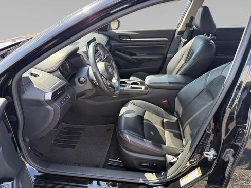Used 2024 Nissan Altima 2.5 SR FWD image 11