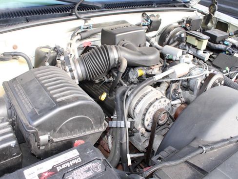 Used 1999 GMC Suburban 4WD w/ Marketing Opt Pkg 3 image 39