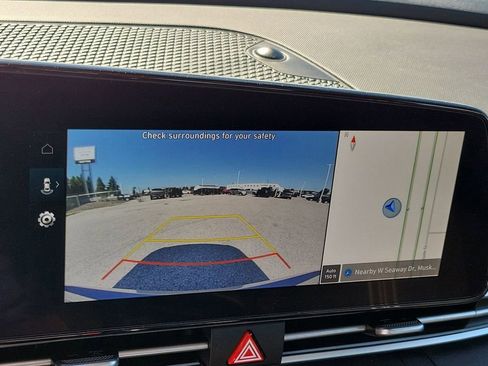 Used 2024 Hyundai Elantra SEL image 24