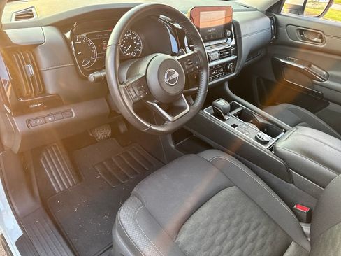 Used 2024 Nissan Pathfinder SV AWD/4WD image 17