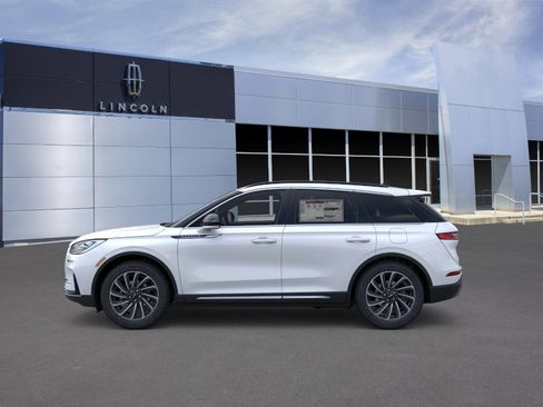 New 2026 Lincoln Corsair Reserve FWD image 3