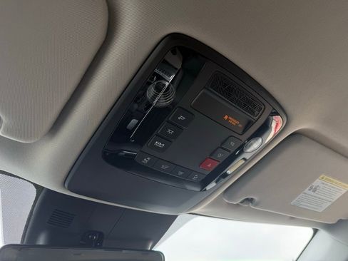 New 2026 Kia Carnival EX image 21