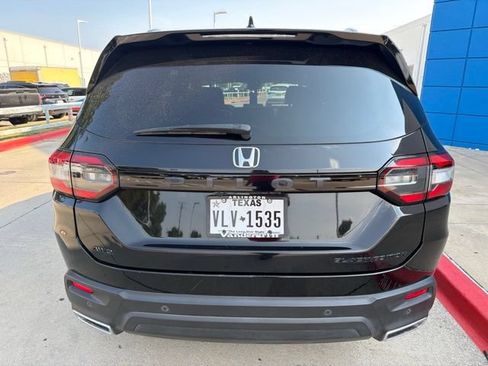 Used 2025 Honda Pilot Black Edition image 6