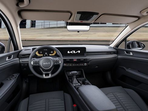 New 2025 Kia K5 LXS image 17
