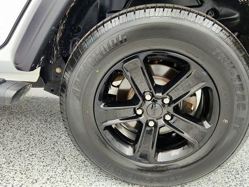 Used 2019 Jeep Wrangler Unlimited Sport image 9