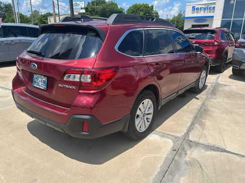 Used 2019 Subaru Outback 2.5i Premium w/ Popular Package #2 AWD/4WD image 3