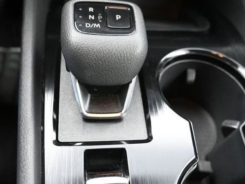 Used 2025 Nissan Rogue SV image 14