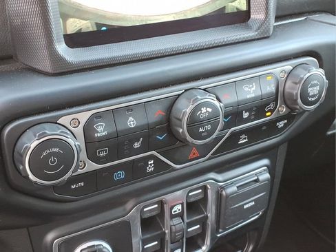 Used 2023 Jeep Wrangler Unlimited Sahara w/ Cold Weather Group AWD/4WD image 11