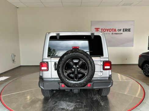 Used 2021 Jeep Wrangler Unlimited Sahara AWD/4WD image 5