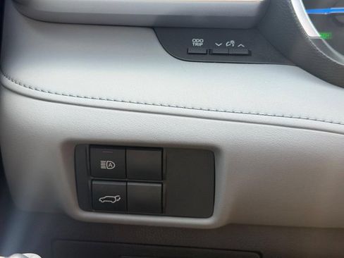 Used 2022 Toyota Highlander XLE AWD/4WD image 17