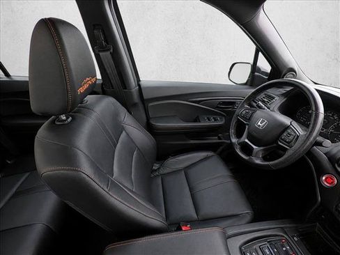 Used 2025 Honda Ridgeline TrailSport image 17