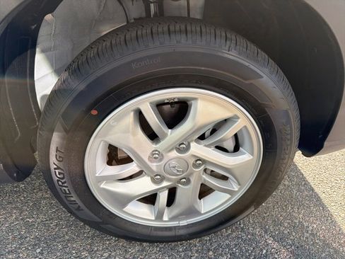 Certified 2025 Hyundai Venue SE image 38