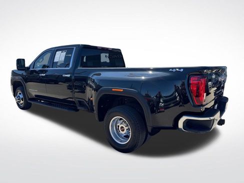 Used 2022 GMC Sierra 3500 SLT w/ SLT Preferred Package AWD/4WD image 3