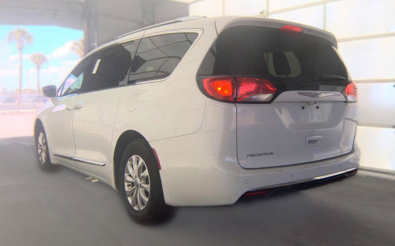 Used 2019 Chrysler Pacifica Touring-L FWD image 7