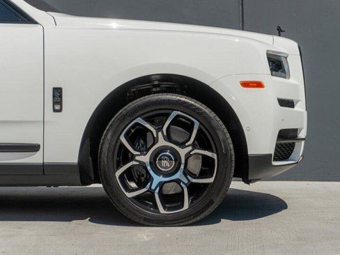 Used 2024 Rolls-Royce Cullinan Black Badge image 51