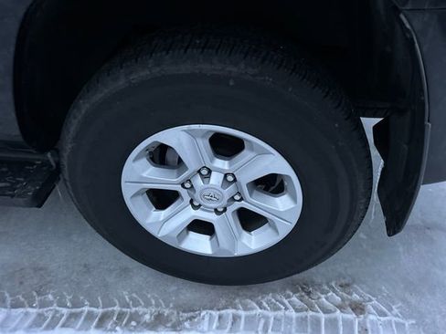 Used 2018 Toyota 4Runner SR5 Premium image 9