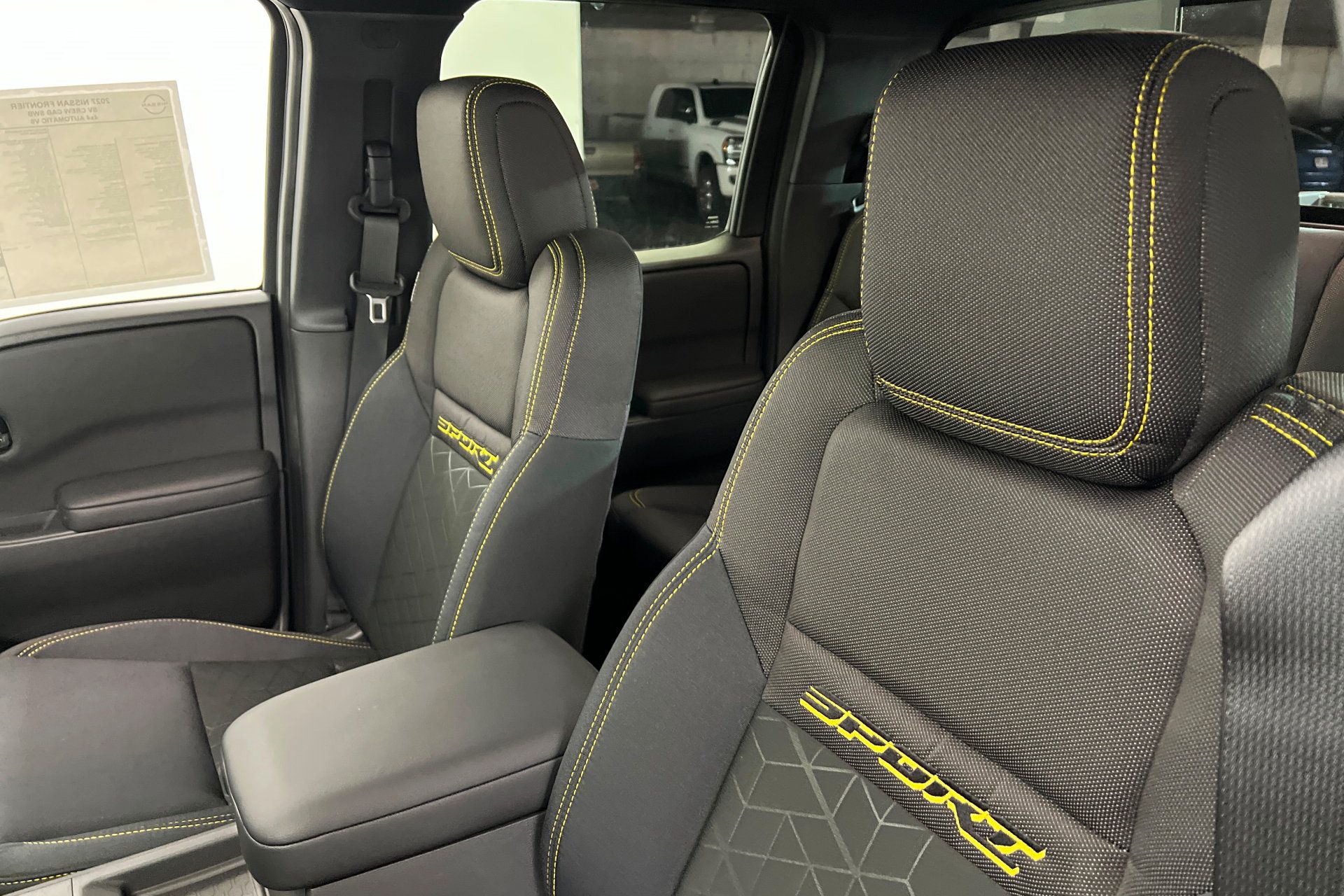 New 2027 Nissan Frontier SV w/ SV Convenience Package AWD/4WD image 16