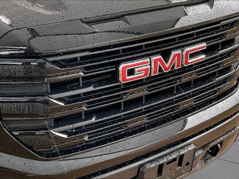 Used 2024 GMC Sierra 1500 Elevation w/ Preferred Package AWD/4WD image 29
