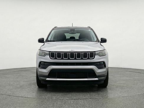 Used 2025 Jeep Compass Limited AWD/4WD image 2