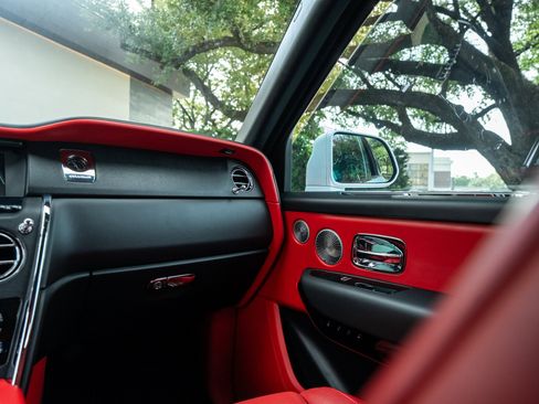 Certified 2023 Rolls-Royce Cullinan image 26