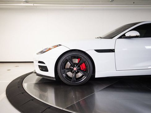 Used 2018 Jaguar F-TYPE R AWD/4WD image 11