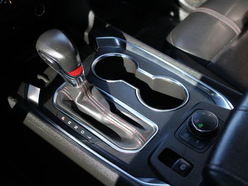 Used 2022 Chevrolet Traverse RS image 25