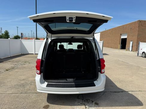 Used 2018 Dodge Grand Caravan SXT w/ Driver Convenience Group FWD image 10