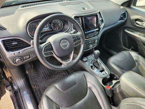 Used 2019 Jeep Cherokee Limited image 25