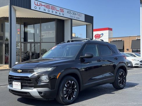 Used 2021 Chevrolet TrailBlazer LT w/ Convenience Package FWD image 1