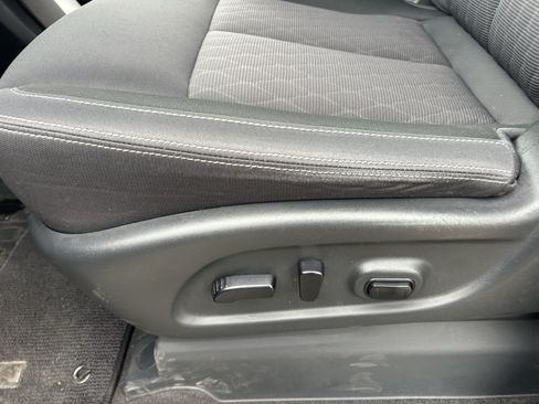 Used 2021 Nissan Titan SV w/ SV Convenience Package RWD image 11