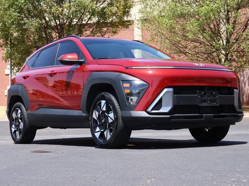 Used 2025 Hyundai Kona SEL AWD/4WD image 1