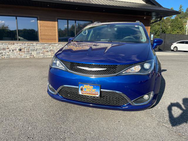 Used 2020 Chrysler Pacifica Touring-L FWD image 14