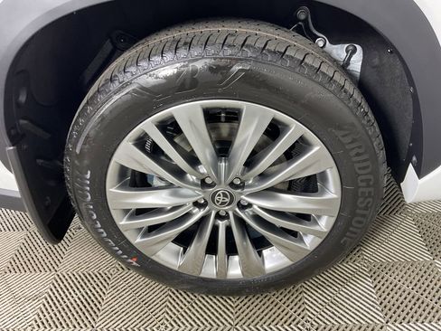 New 2026 Toyota Highlander Platinum AWD/4WD image 9