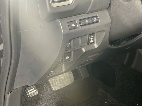 Used 2022 Nissan Frontier SV AWD/4WD image 10
