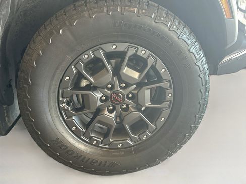 Used 2023 Nissan Frontier PRO-4X w/ Pro-4X Premium Package AWD/4WD image 11
