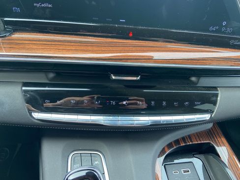Used 2022 Cadillac Escalade ESV Luxury w/ LPO, Illumination Package AWD/4WD image 26