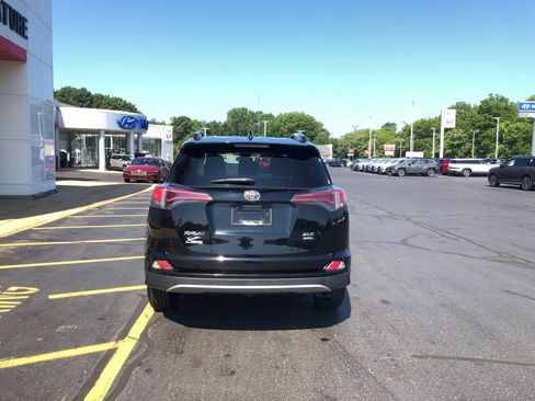 Used 2018 Toyota RAV4 XLE w/ Plus Extra Value Package AWD/4WD image 6