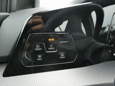 New 2026 Volkswagen GTI SE FWD image 16