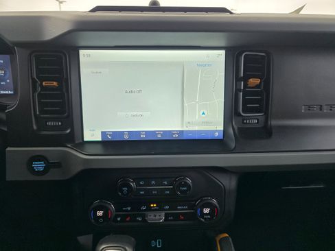 Used 2023 Ford Bronco Badlands image 12