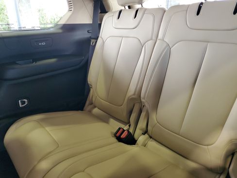 Certified 2022 Jeep Grand Cherokee L Limited RWD image 11